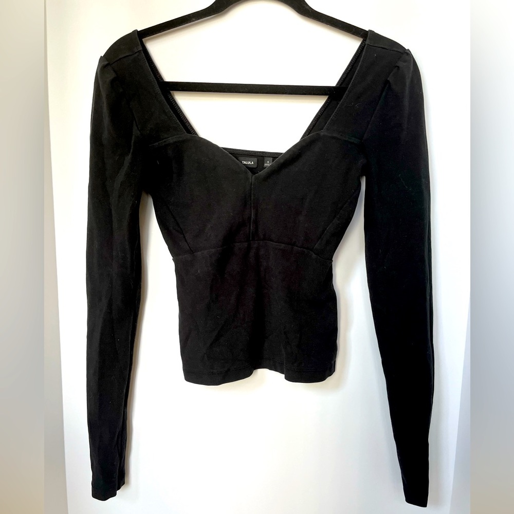 ARITZIA SWEETHEART NECK LONG SLEEVE TOP